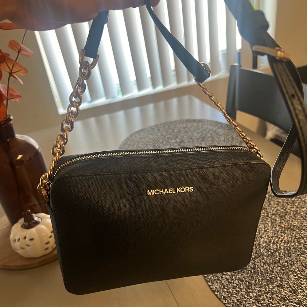 Michael kors crossbody